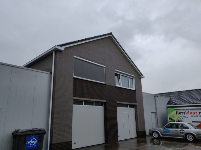 Multatulist gevel achter
